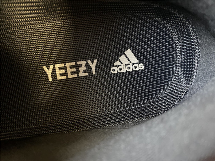 ad1d*s Y**zy boost 700 mnvn triple black - fv4440