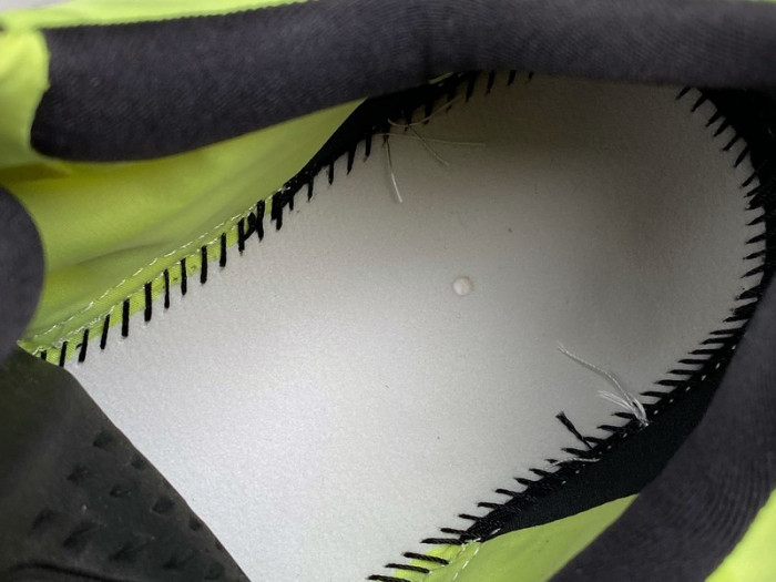 ad1d*s Y**zy boost 700 mnvn phosphor  fy3727