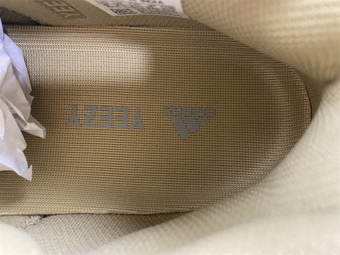 ad1d*s Y**zy boost 700 enflame amber gw0297