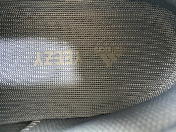 ad1d*s Y**zy boost 700 gw0296